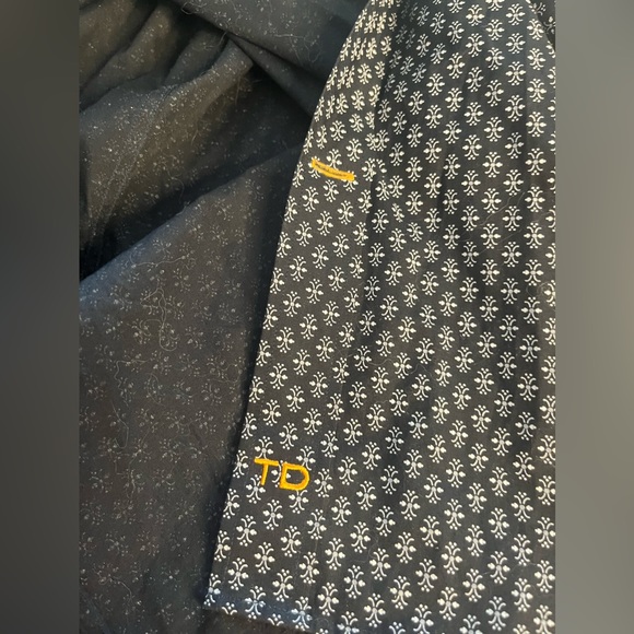 Thomas Dean NWOT Long Sleeved Stylish Shirt in Pristine Condition!! - Picture 14 of 15